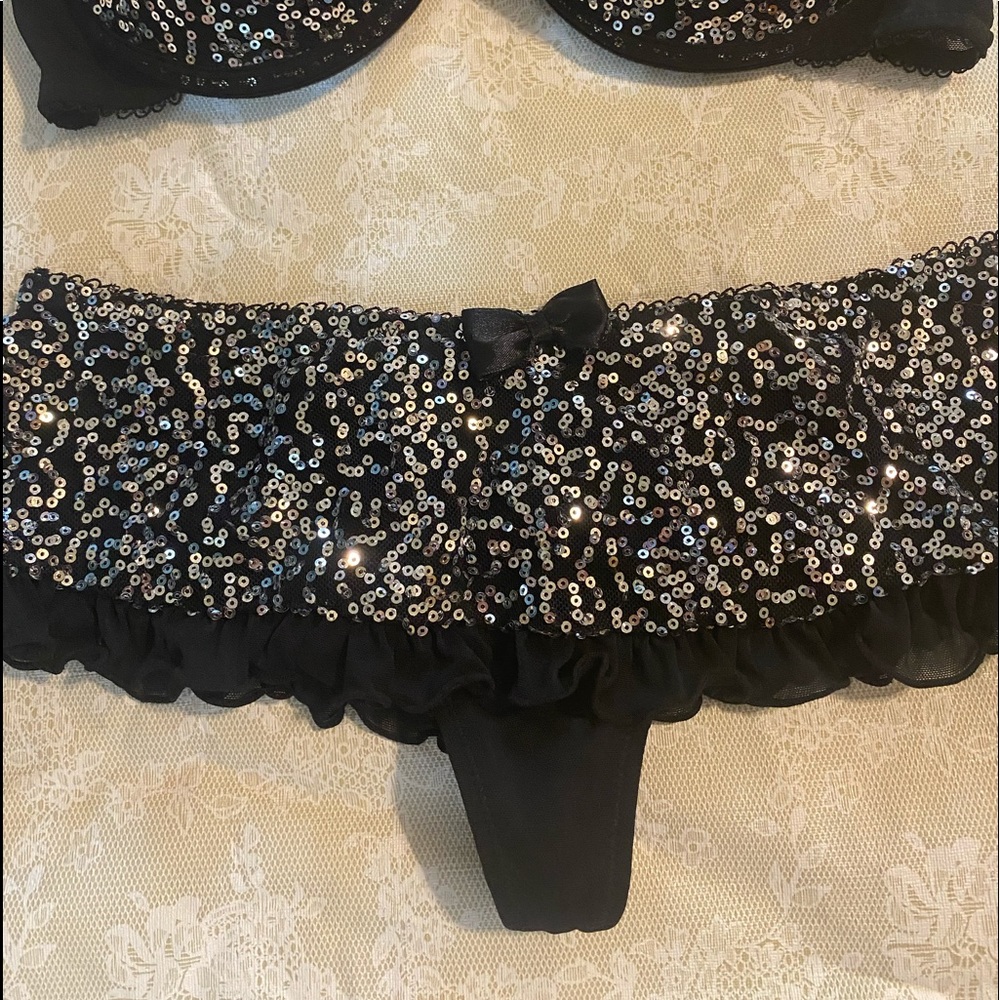 Bra & Panty set 🖤 - Picture 2 of 6